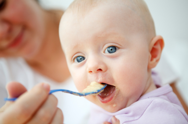 Bébé à l'heure du repas